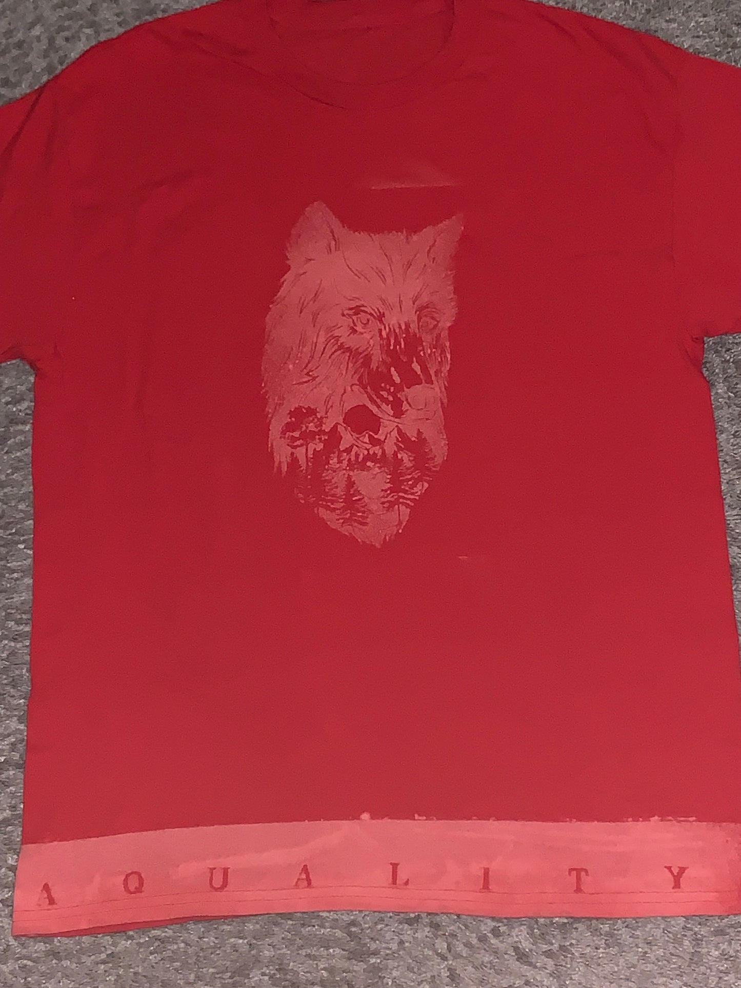 Red- A.Quality Apparel T-Shirt (%100 Cotton) Gold Wolf Design Size: Large