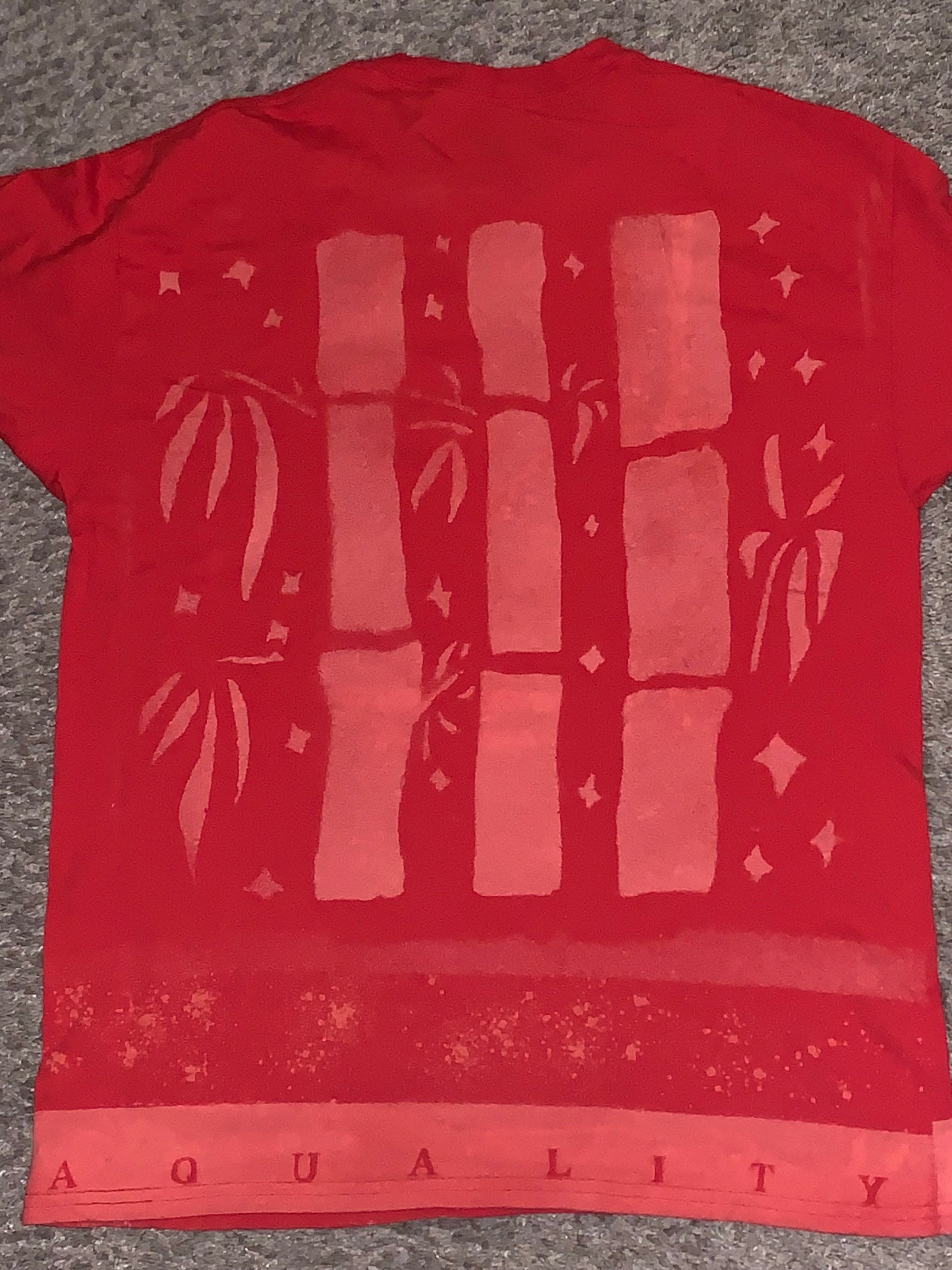 Red- A.Quality Apparel T-Shirt (%100 Cotton) Gold Wolf Design Size: Large